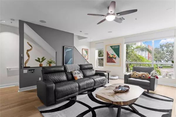 325 5TH AVE S #6, St Petersburg, FL 33701