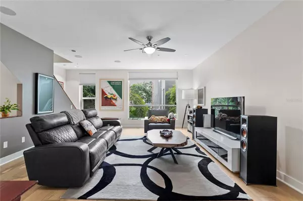 325 5TH AVE S #6, St Petersburg, FL 33701