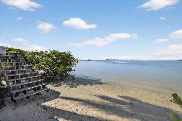 4102 CAUSEWAY VISTA DR, Tampa, FL 33615