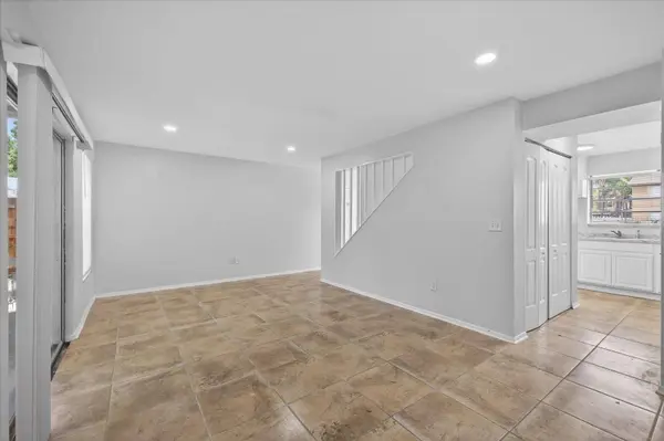 14024 VILLAGE TERRACE DR, Tampa, FL 33624