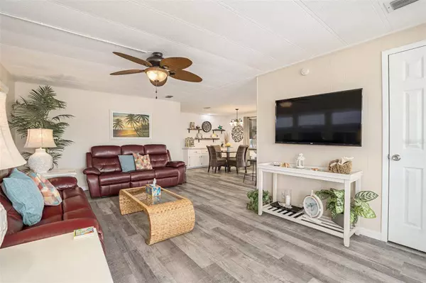 2133 OAHU DR, Holiday, FL 34691