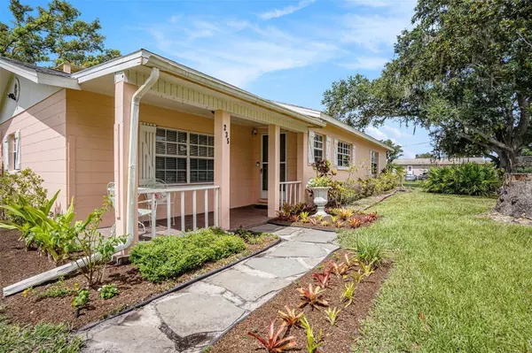 235 OLD WELCOME RD, Lithia, FL 33547