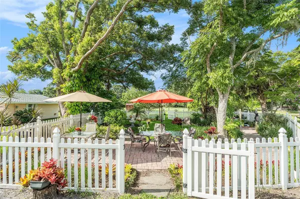 235 OLD WELCOME RD, Lithia, FL 33547