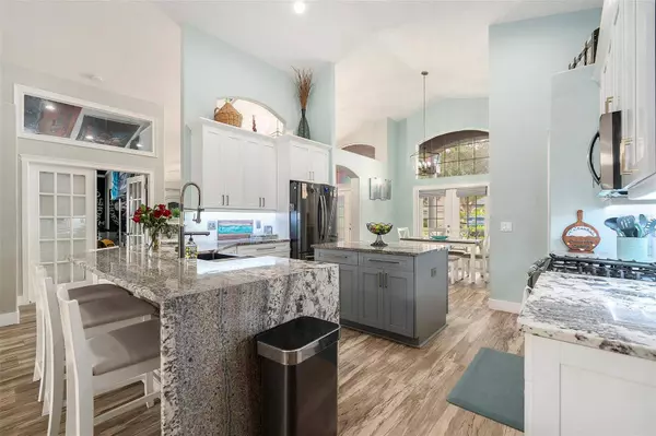 16422 BRIDGEWALK DR, Lithia, FL 33547