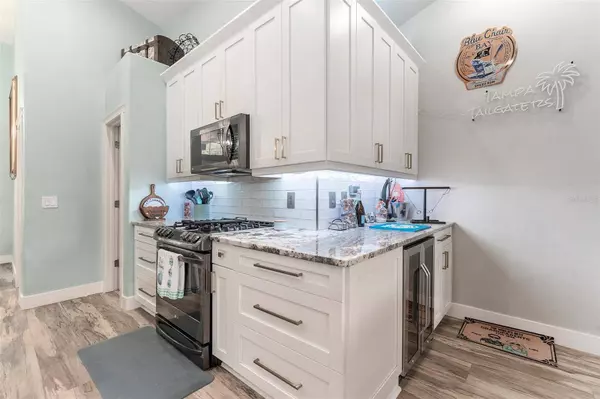 16422 BRIDGEWALK DR, Lithia, FL 33547