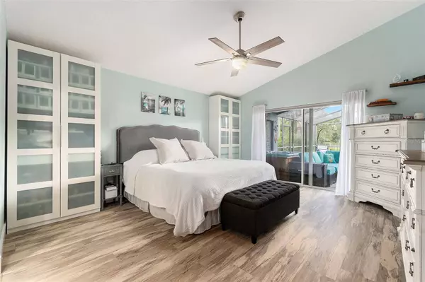 16422 BRIDGEWALK DR, Lithia, FL 33547