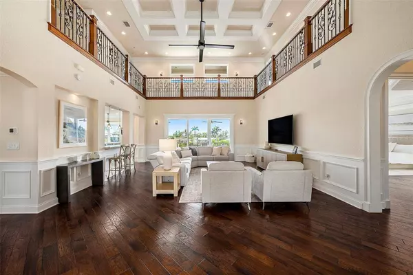 231 MIDWAY IS, Clearwater Beach, FL 33767