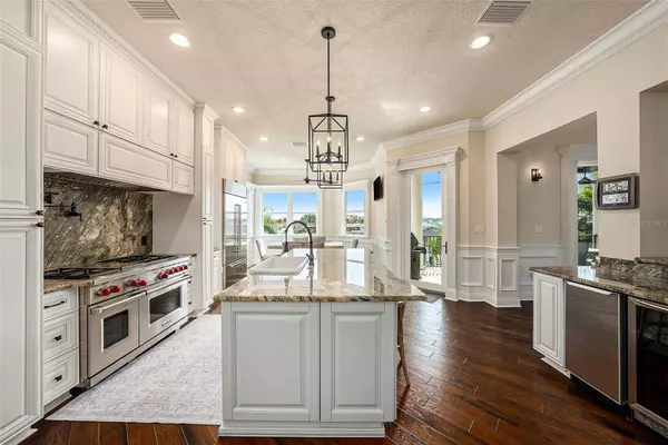 231 MIDWAY IS, Clearwater Beach, FL 33767