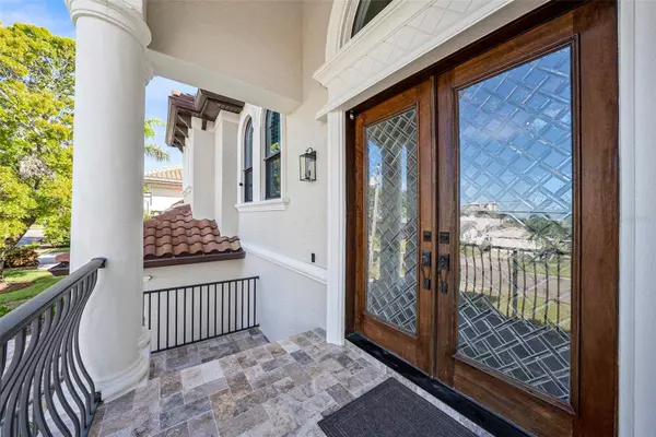 231 MIDWAY IS, Clearwater Beach, FL 33767