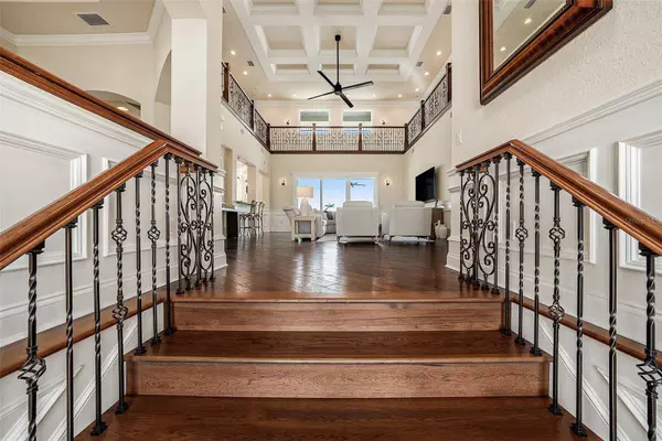 231 MIDWAY IS, Clearwater Beach, FL 33767