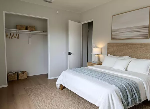 900 40TH ST S, St Petersburg, FL 33711