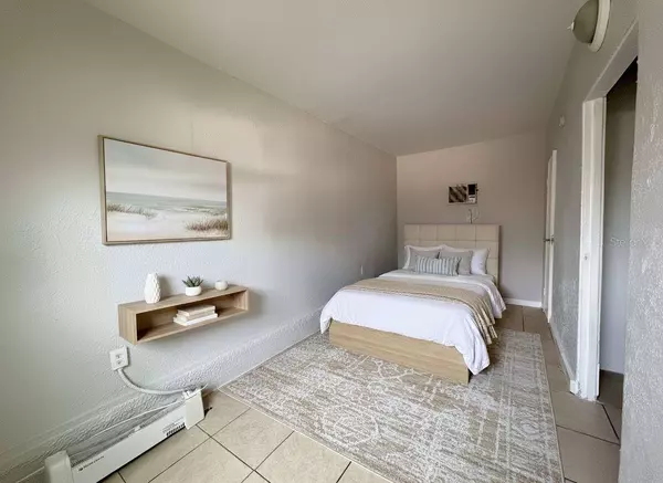 900 40TH ST S, St Petersburg, FL 33711