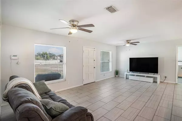 3515 S KINGS AVE, Brandon, FL 33511