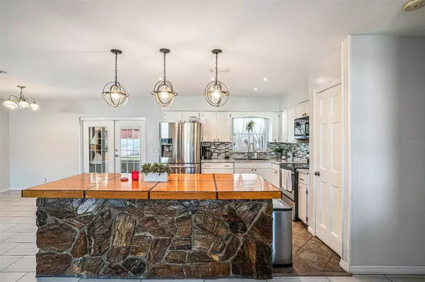 3515 S KINGS AVE, Brandon, FL 33511