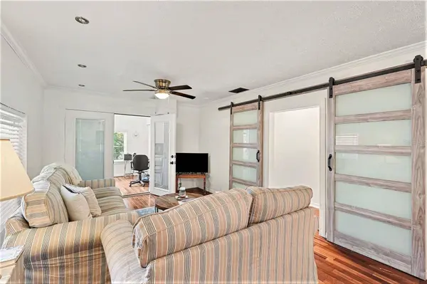 6305 S MACDILL AVE, Tampa, FL 33611