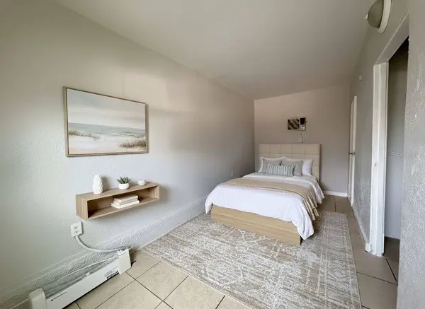 900 40TH ST S, St Petersburg, FL 33711