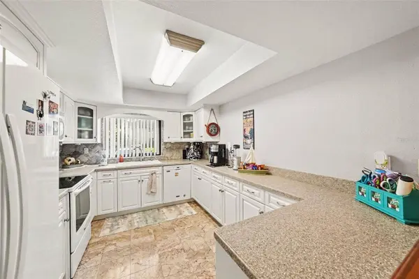 825 S VILLAGE DR N #102, St Petersburg, FL 33716