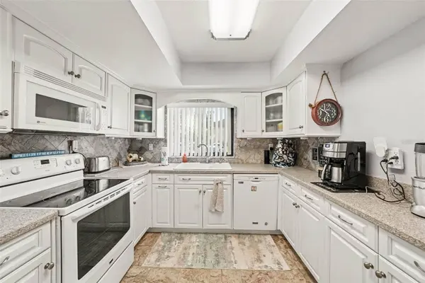825 S VILLAGE DR N #102, St Petersburg, FL 33716