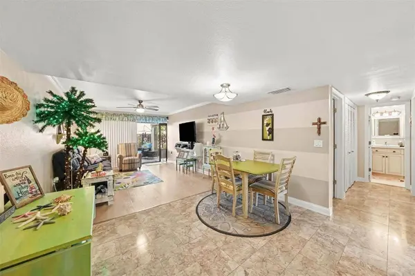 825 S VILLAGE DR N #102, St Petersburg, FL 33716