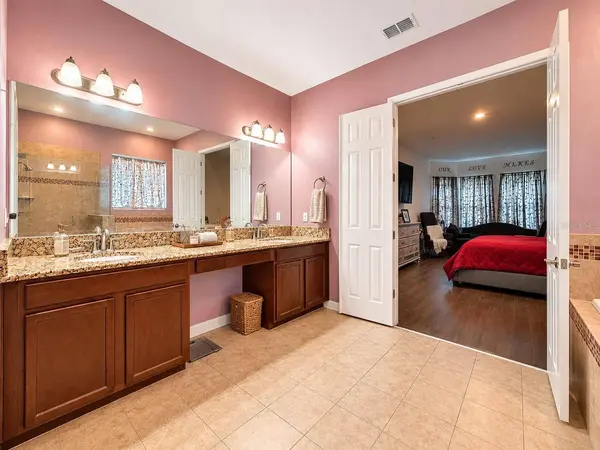 4916 ROLLING GREEN DR, Wesley Chapel, FL 33543