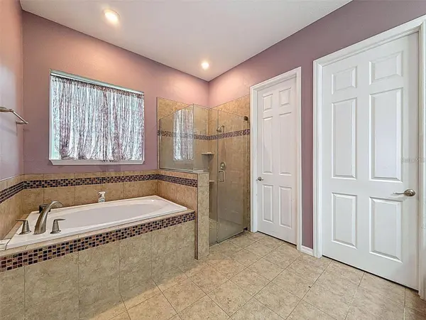 4916 ROLLING GREEN DR, Wesley Chapel, FL 33543