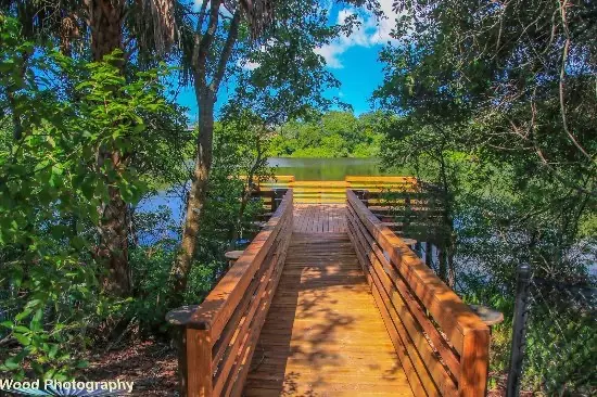 deck-on-the-lake-with