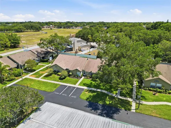2370 BENTLEY DR, Palm Harbor, FL 34684