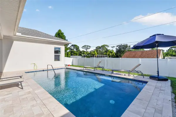 2985 BREEZY MEADOWS DR, Clearwater, FL 33760