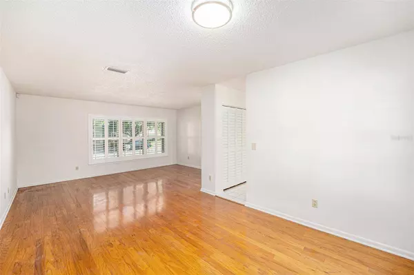 8212 MALVERN CIR, Tampa, FL 33634