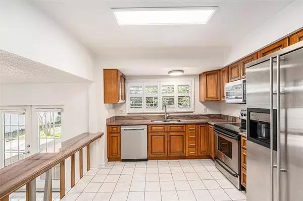 8212 MALVERN CIR, Tampa, FL 33634