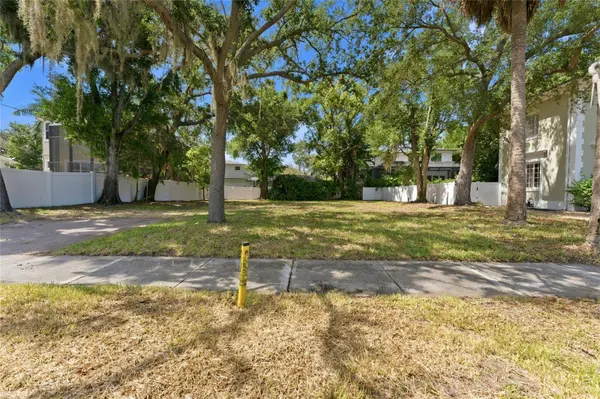 5010 W AZEELE ST, Tampa, FL 33609