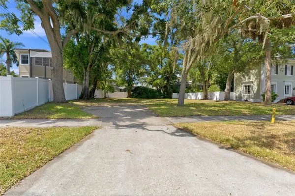 5010 W AZEELE ST, Tampa, FL 33609