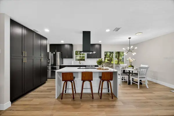 1006 HUMMINGBIRD LN, Brandon, FL 33511