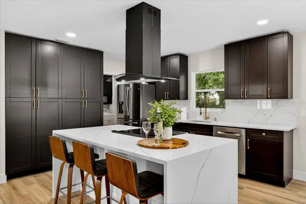 1006 HUMMINGBIRD LN, Brandon, FL 33511