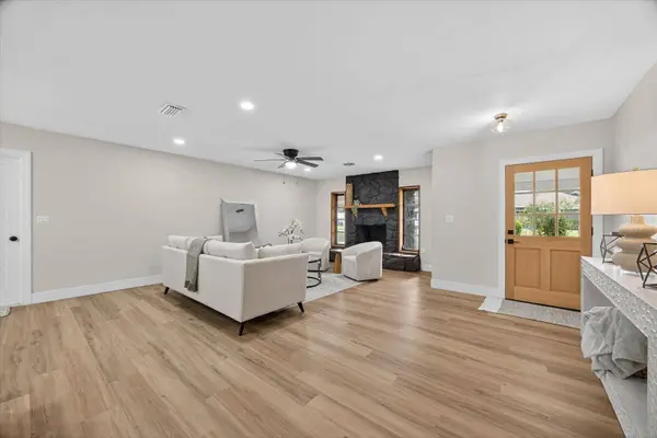 1006 HUMMINGBIRD LN, Brandon, FL 33511