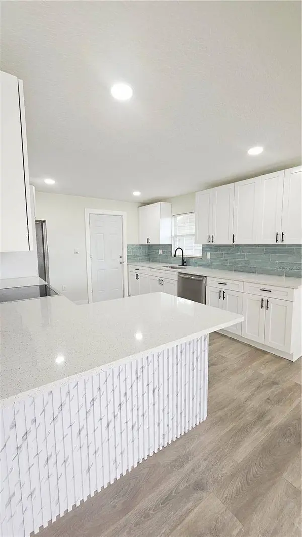 8419 N OLA AVE, Tampa, FL 33604