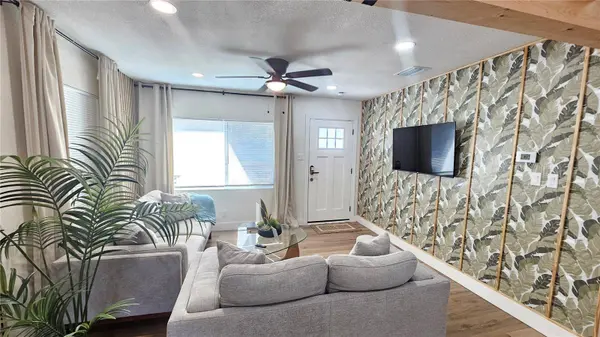 3011 W SPRUCE ST, Tampa, FL 33607