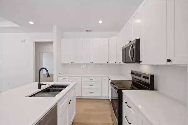 3902 E HENRY AVE, Tampa, FL 33610