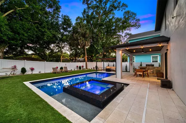 902 W PLYMOUTH ST, Tampa, FL 33603