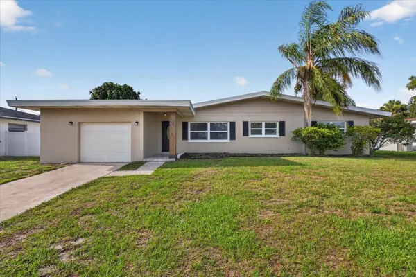 2239 DUNCAN DR, Belleair Bluffs, FL 33770