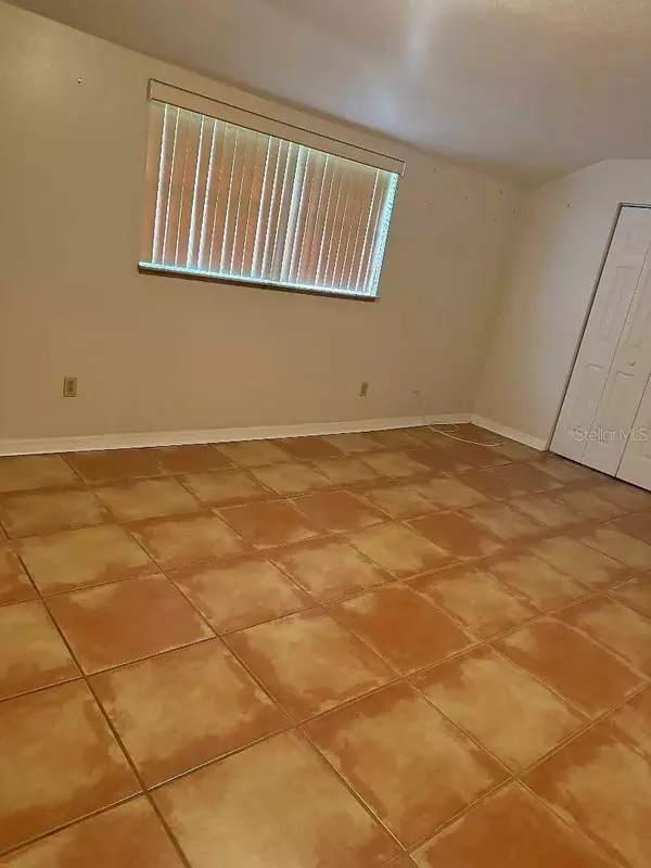 1035 E LAKE PARKER DR #15, Lakeland, FL 33801