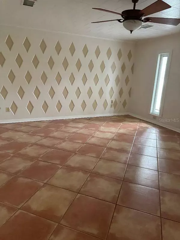 1035 E LAKE PARKER DR #15, Lakeland, FL 33801