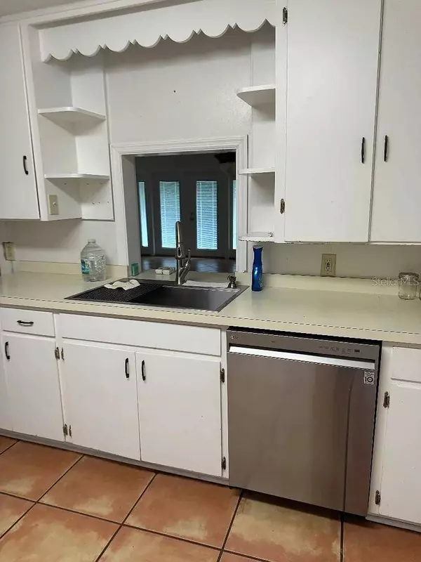 1035 E LAKE PARKER DR #15, Lakeland, FL 33801