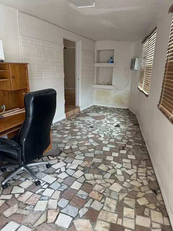 1035 E LAKE PARKER DR #15, Lakeland, FL 33801