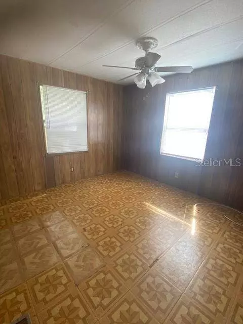 1035 E LAKE PARKER DR #8, Lakeland, FL 33801