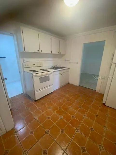 1045 E LAKE PARKER DR #1045, Lakeland, FL 33801