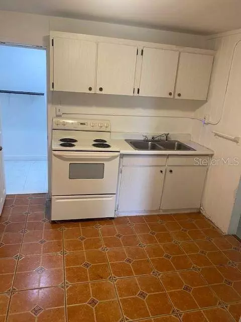 1045 E LAKE PARKER DR #1045, Lakeland, FL 33801