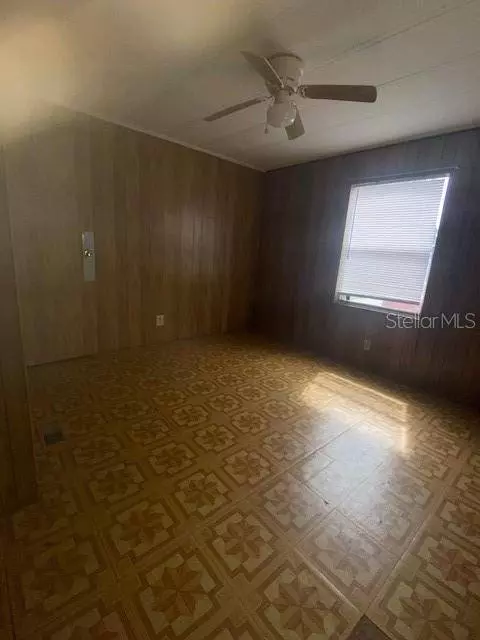 1035 E LAKE PARKER DR #8, Lakeland, FL 33801