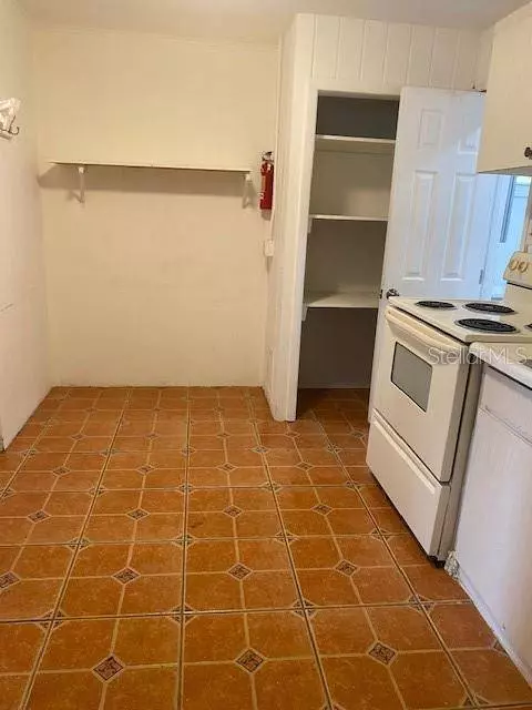 1045 E LAKE PARKER DR #1045, Lakeland, FL 33801