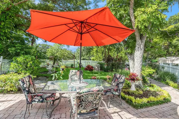 235 OLD WELCOME RD, Lithia, FL 33547